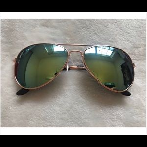 BRAND NEW!! Duo-Chrome Sky Blue/ Green Sunglasses